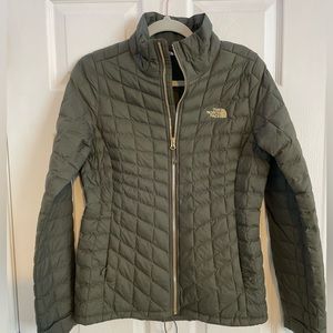 The north face women’s fitted jacket size m like new